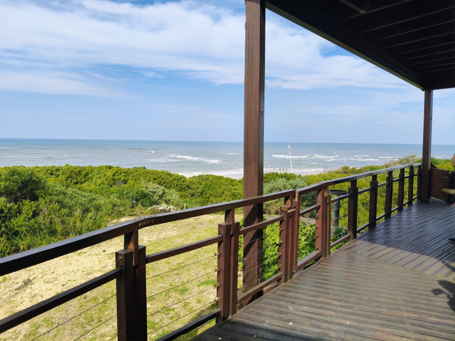 6 Bedroom Property for Sale in Paradise Beach Eastern Cape